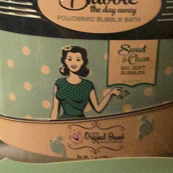 Nib Luxe bath set- Me Time pampering gift set, Sweet & Clean Scent, Mr. bubble - Picture 6 of 10